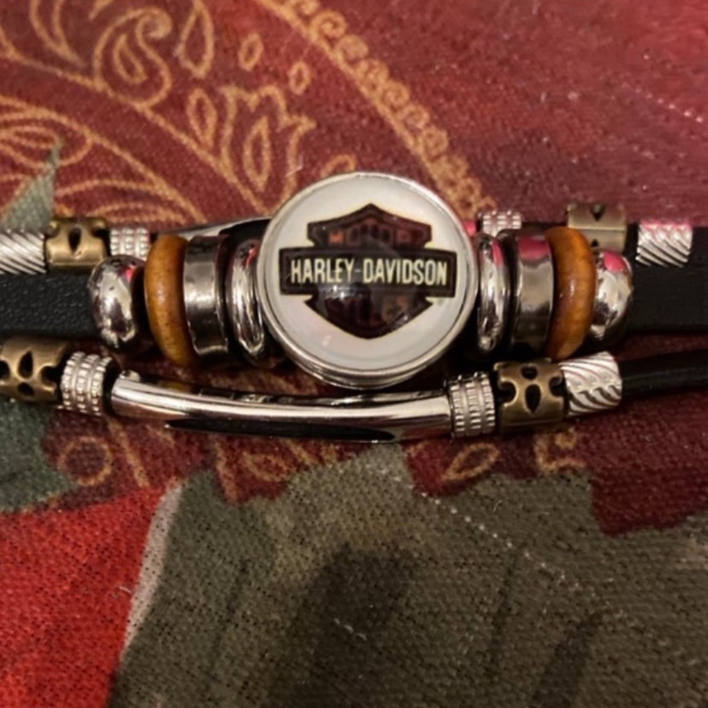 - HD Snap Bracelet